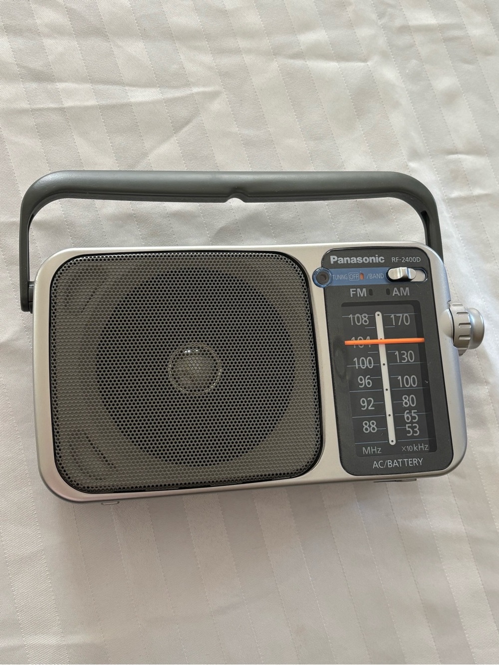 Panasonic Model No. RF-2400D AA Battery-Powered Gray AM/FM Radio [Good]
